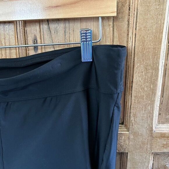 Torrid 2 Black Leggings 2X Cropped Athletic Active High-Rise Capri Swim Leggings - Picture 7 of 10